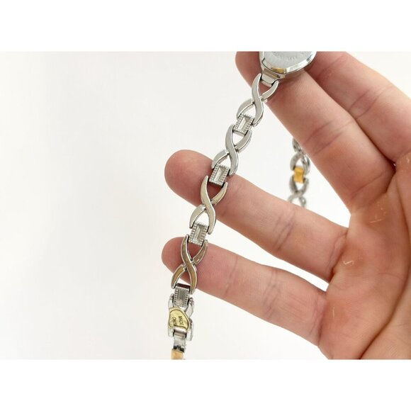 Dual Gold & Silver Toned XOXO Quartz Analog Vintage Wristwatch - 12mm - WORKS! - Picture 5 of 10